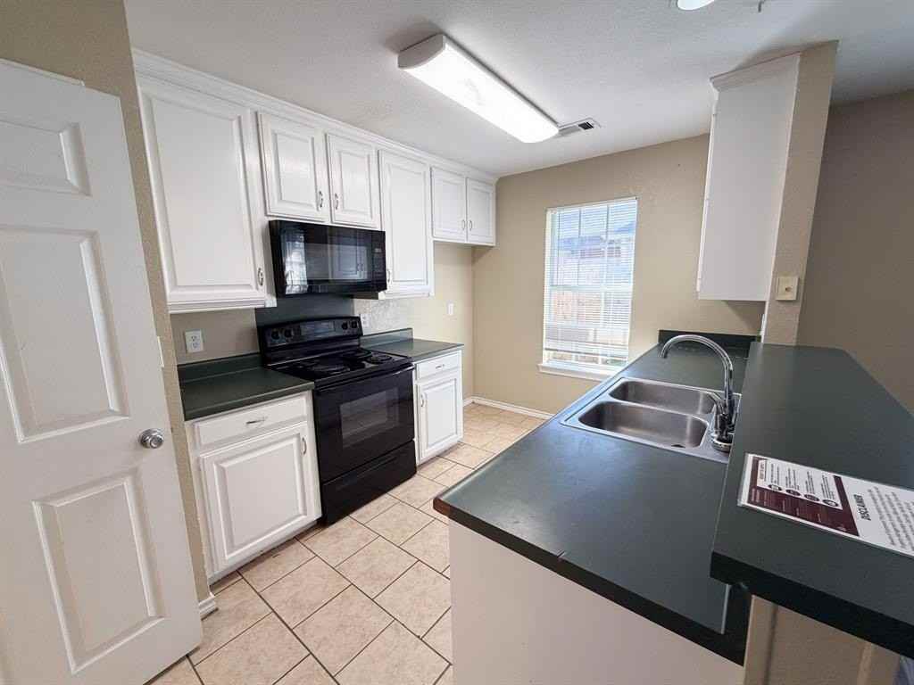 2702 Boyd St - Photo 4 of 21