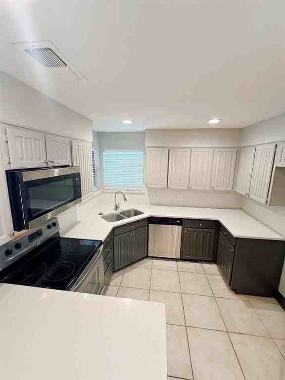 5720 Sterling Green Trl - Photo 7 of 11