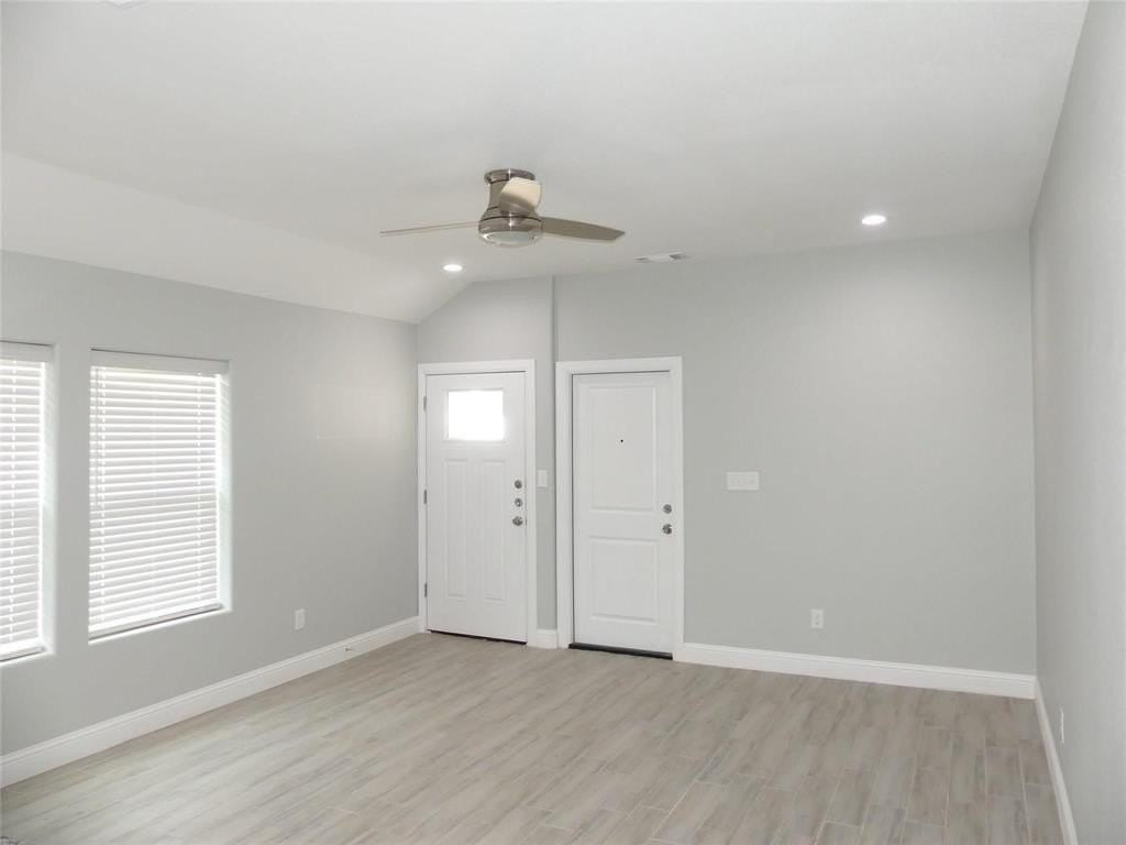 608 E College St #608 - Photo 3 of 17