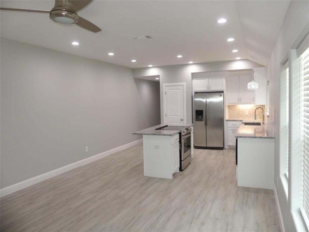 608 E College St #608 - Photo 4 of 17