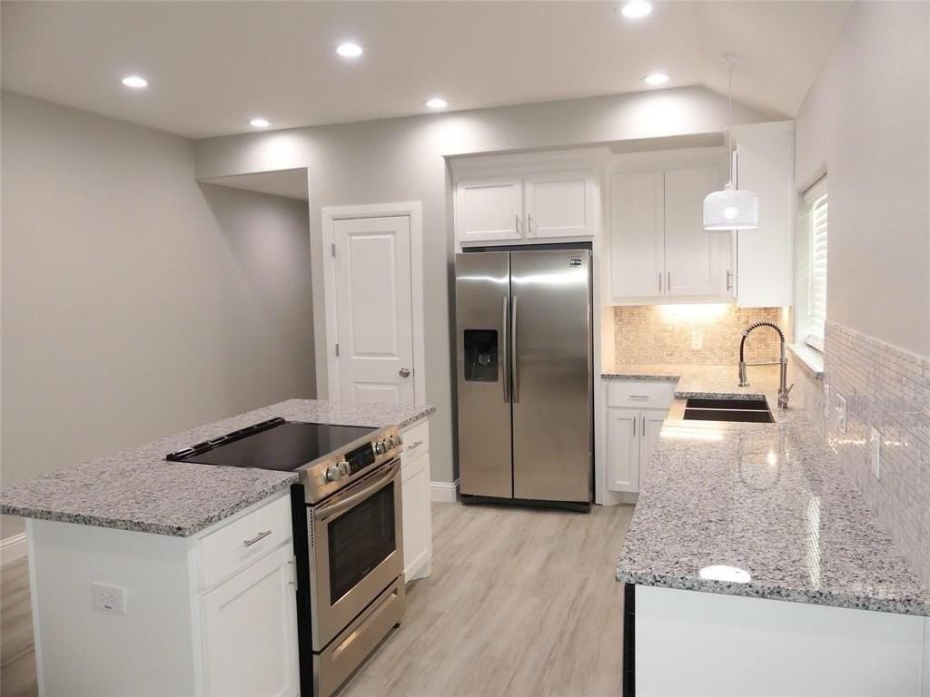 608 E College St #608 - Photo 5 of 17