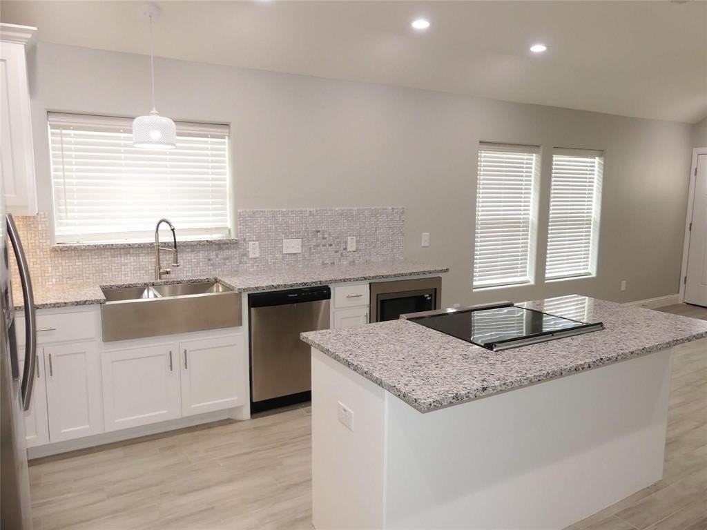 608 E College St #608 - Photo 7 of 17