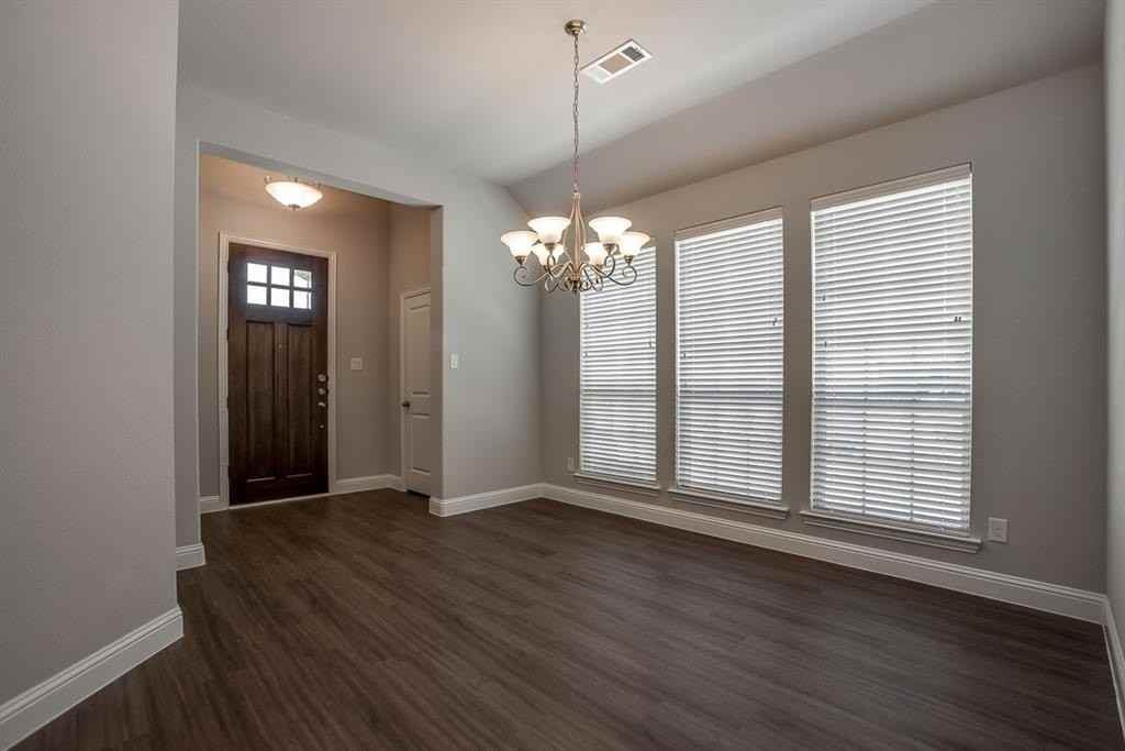 101 Knight Of Realm Blvd - Photo 6 of 14