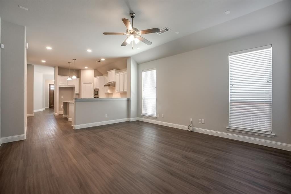 101 Knight Of Realm Blvd - Photo 7 of 14