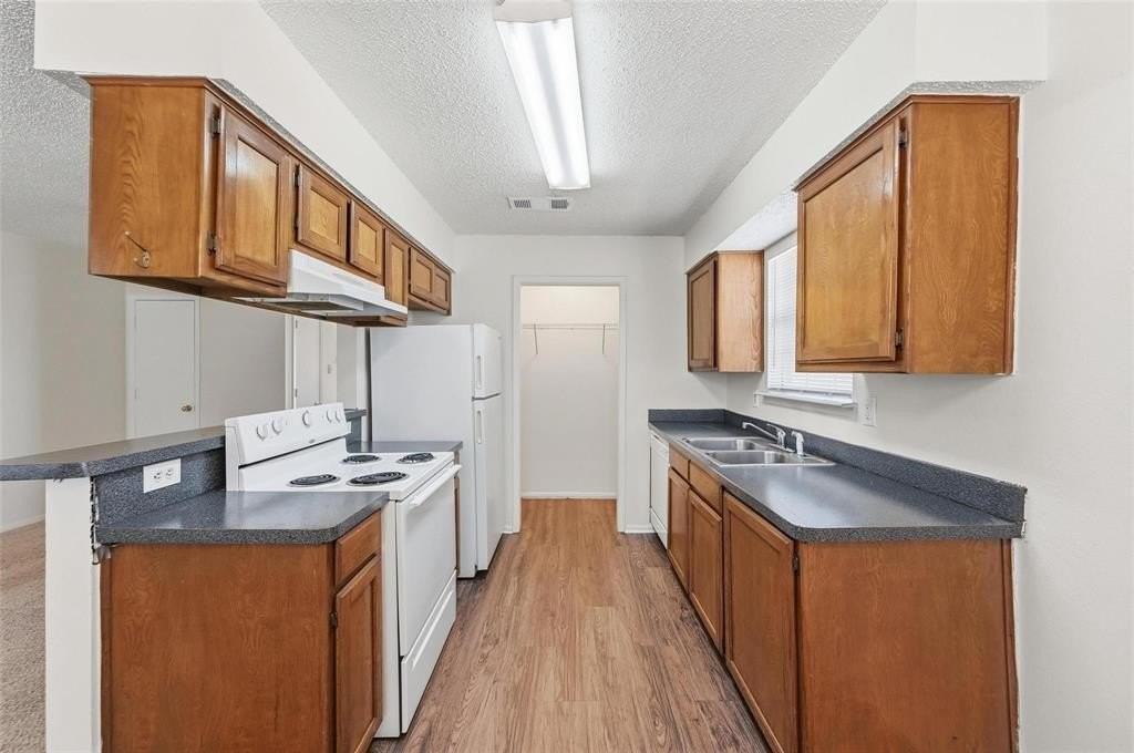 504 Kings Way Dr #C - Photo 4 of 25