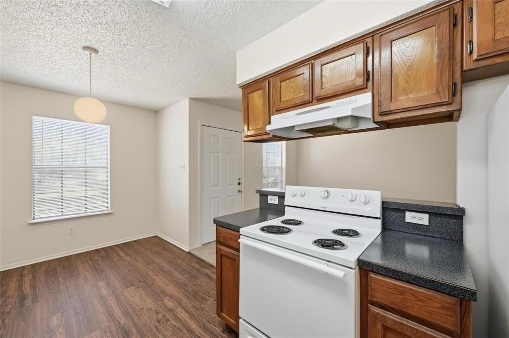 504 Kings Way Dr #C - Photo 7 of 25