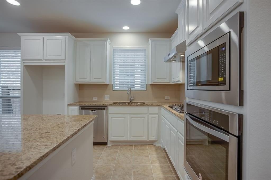 116 Knight Of Realm Blvd - Photo 2 of 9