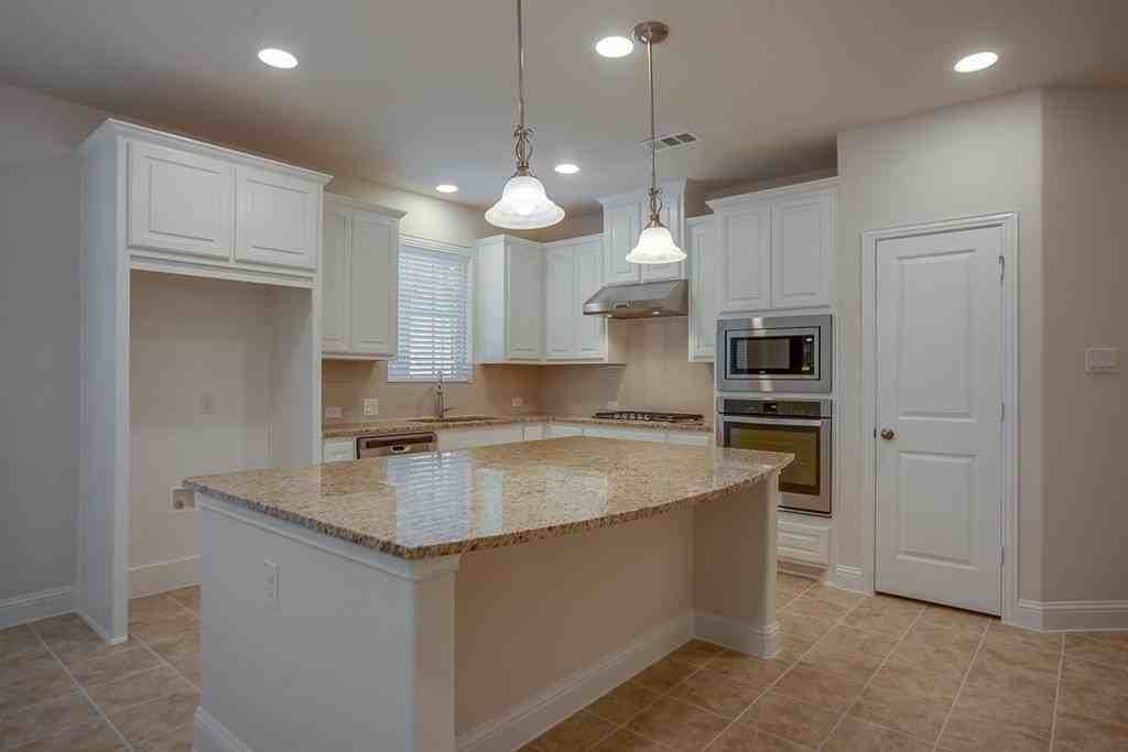 116 Knight Of Realm Blvd - Photo 3 of 9
