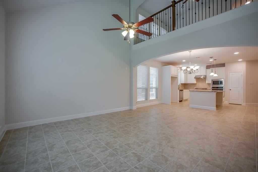 116 Knight Of Realm Blvd - Photo 5 of 9