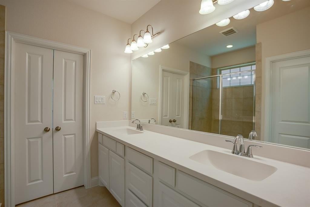 116 Knight Of Realm Blvd - Photo 7 of 9