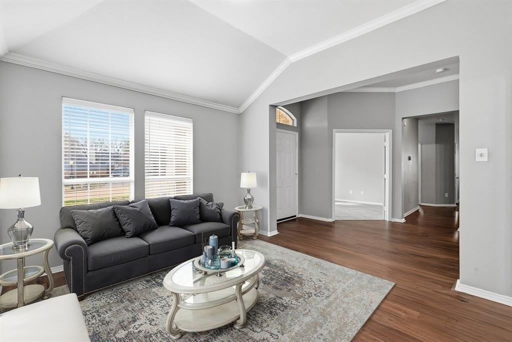 2211 Knob Hill Dr - Photo 4 of 40