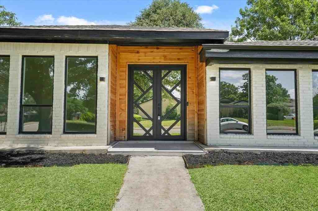 7103 Blythdale Dr - Photo 3 of 35