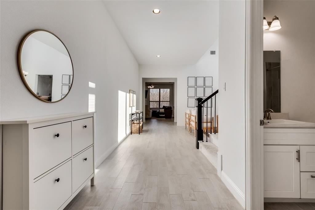 901 Gold Finch Ln - Photo 4 of 31