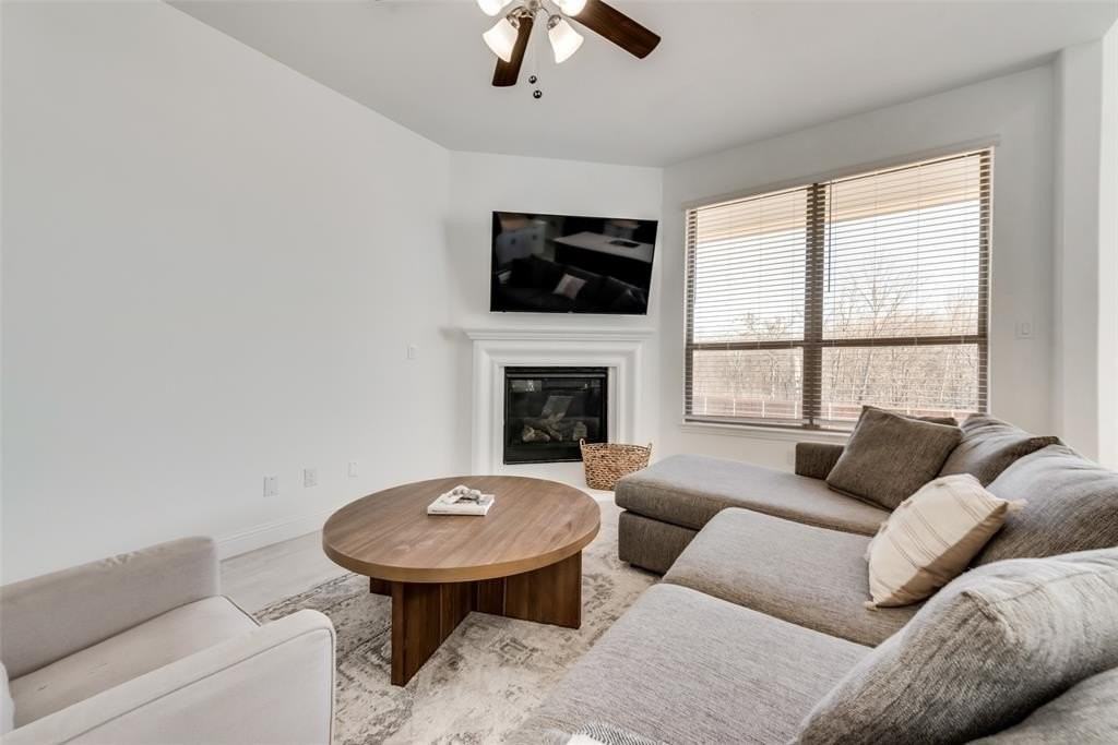 901 Gold Finch Ln - Photo 5 of 31