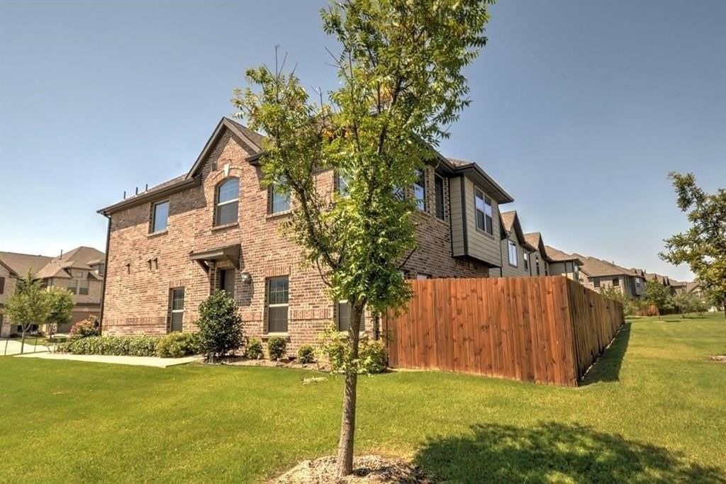 4817 Bridgewater St - Photo 4 of 4