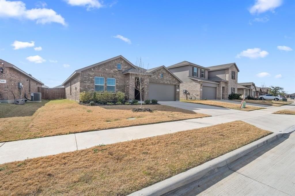 709 Mount Vista Ln - Photo 2 of 20