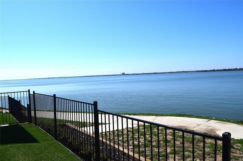 804 War Admiral Dr - Photo 2 of 36