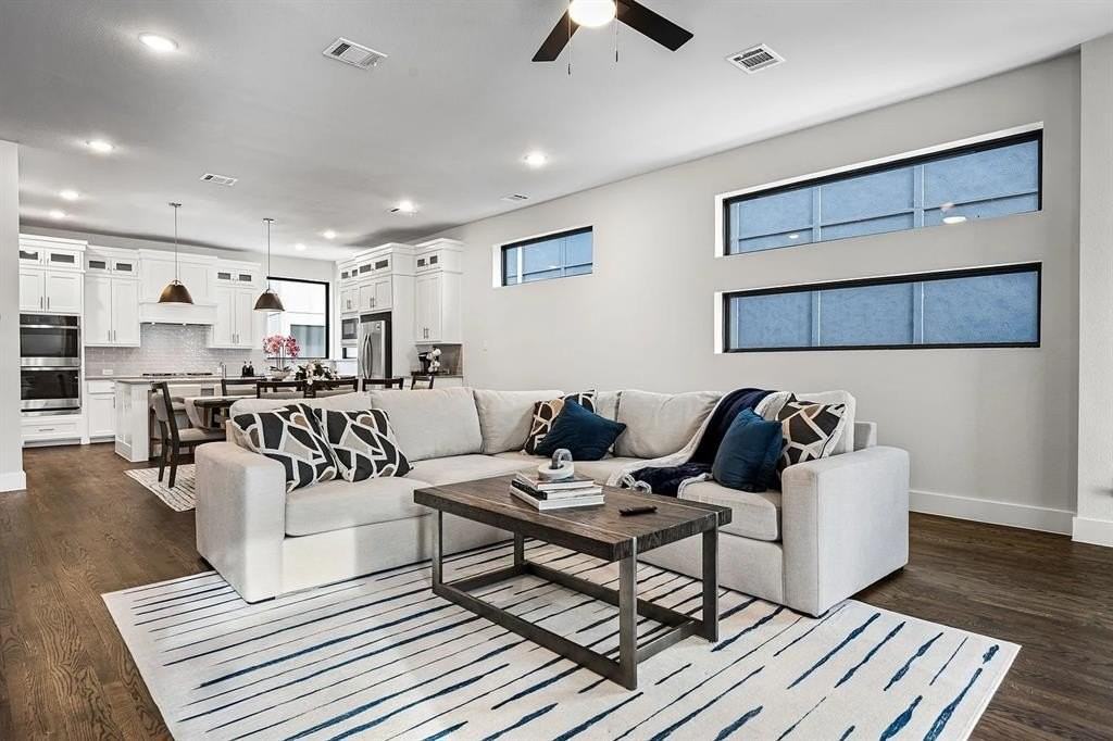 804 War Admiral Dr - Photo 4 of 36