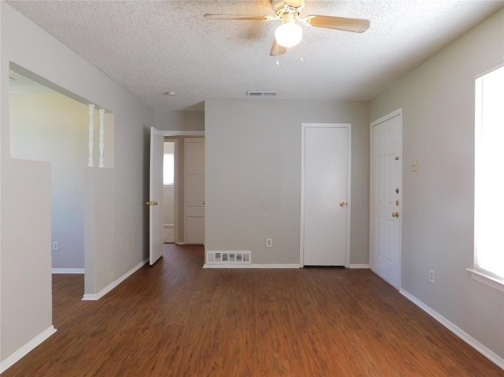 1705 White Oak Ct - Photo 4 of 18