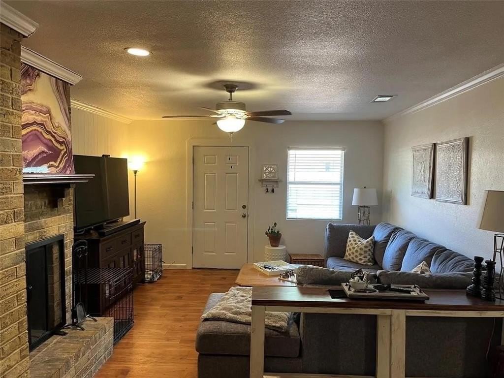 2214 Vanderbilt Ct - Photo 4 of 13