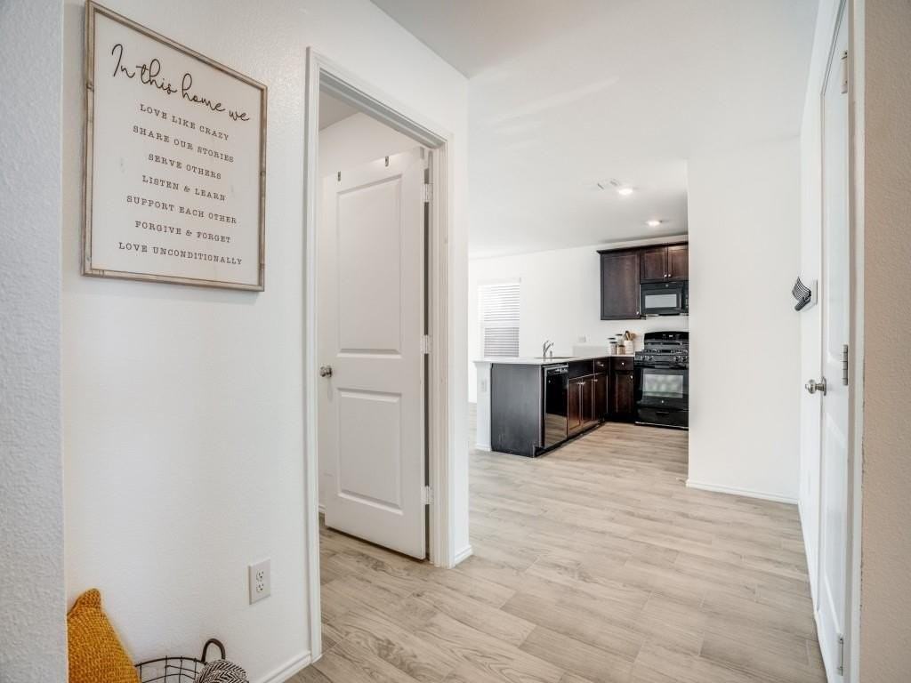 1505 Helmoken Falls Dr - Photo 2 of 19