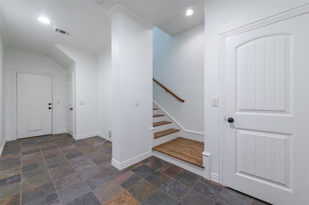 1914 Euclid Ave #C - Photo 3 of 10