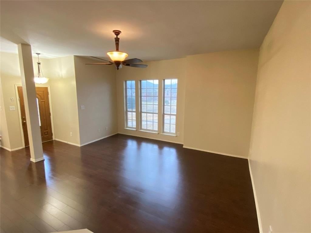 550 Monarch Dr - Photo 2 of 11