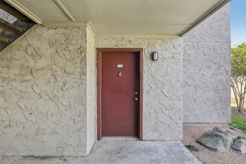 1910 Joe Ramsey Blvd E - Photo 2 of 11