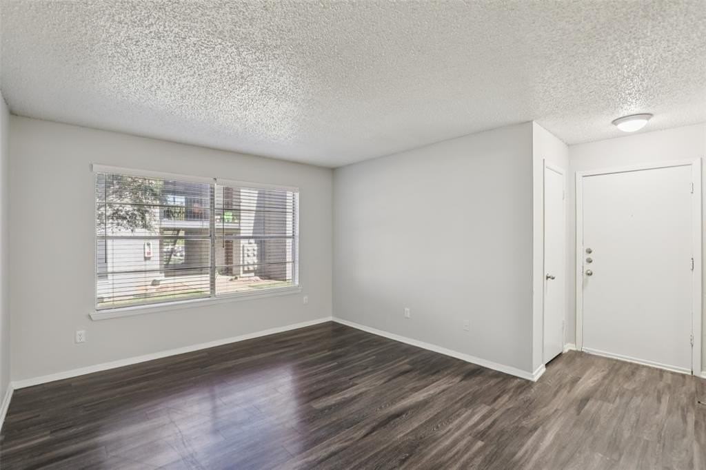 1910 Joe Ramsey Blvd E - Photo 5 of 11