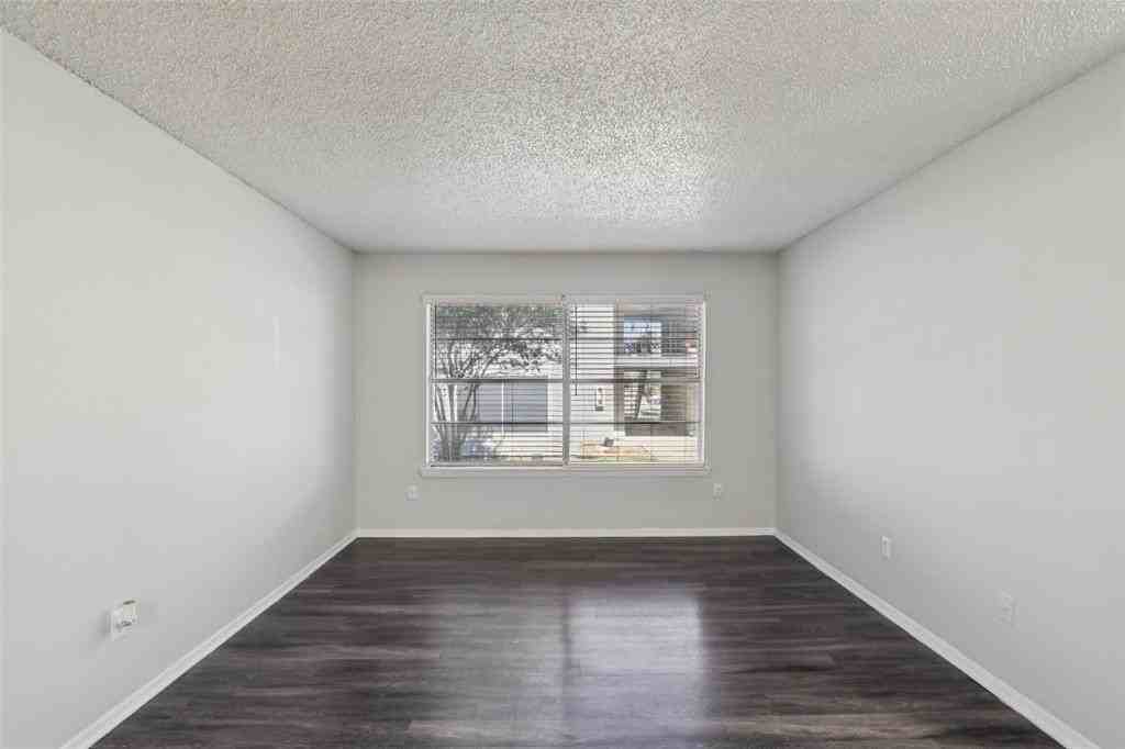 1910 Joe Ramsey Blvd E - Photo 6 of 11