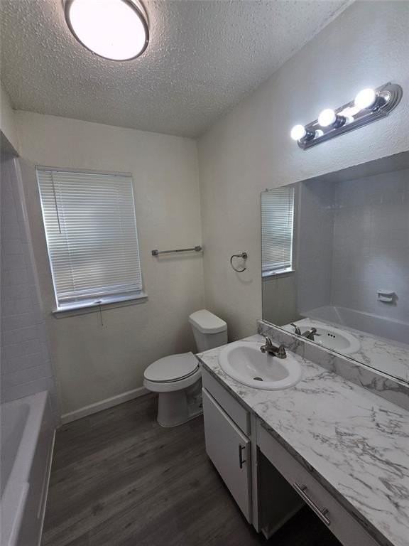 1062 Alicia Ln - Photo 5 of 8