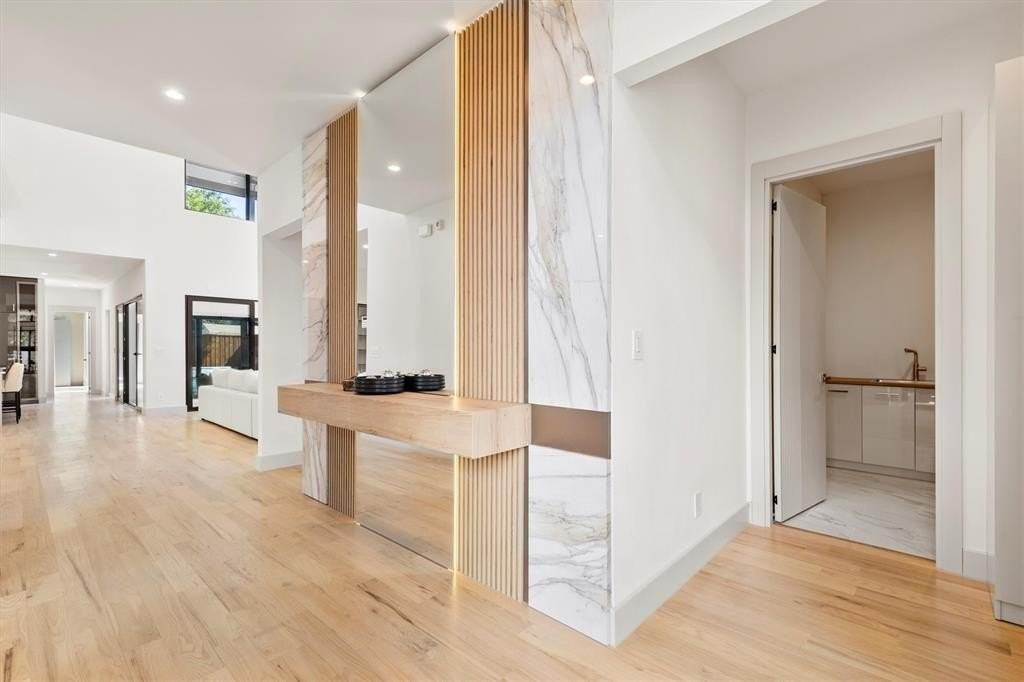 7718 Roper St - Photo 5 of 38