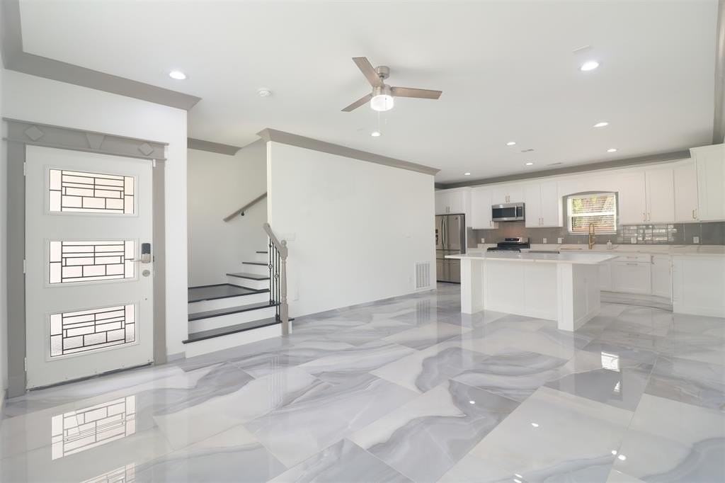 621 N Nursery Rd - Photo 4 of 40