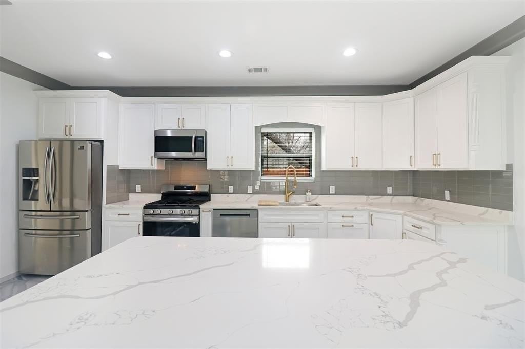 621 N Nursery Rd - Photo 5 of 40