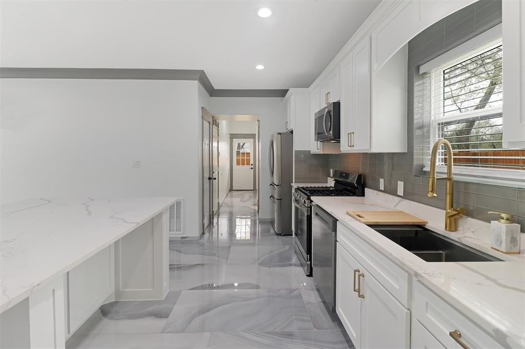 621 N Nursery Rd - Photo 6 of 40