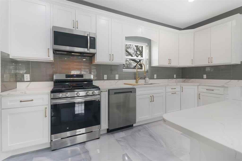 621 N Nursery Rd - Photo 7 of 40