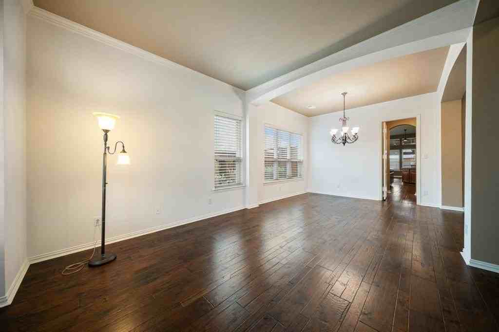 15801 Waterview Dr - Photo 4 of 38