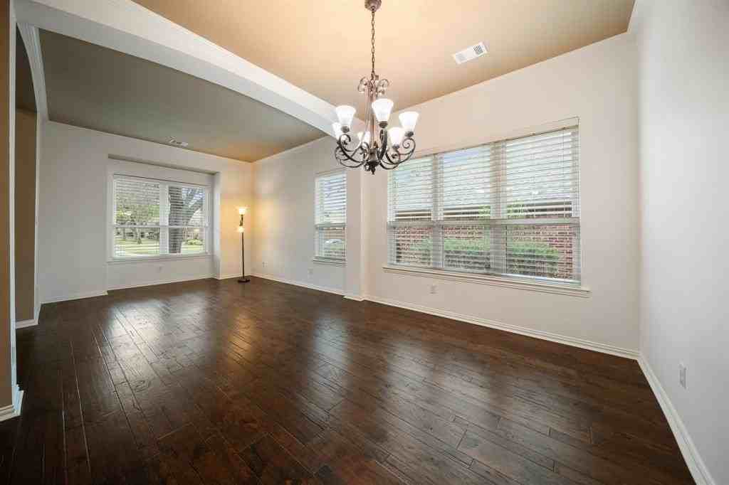 15801 Waterview Dr - Photo 5 of 38