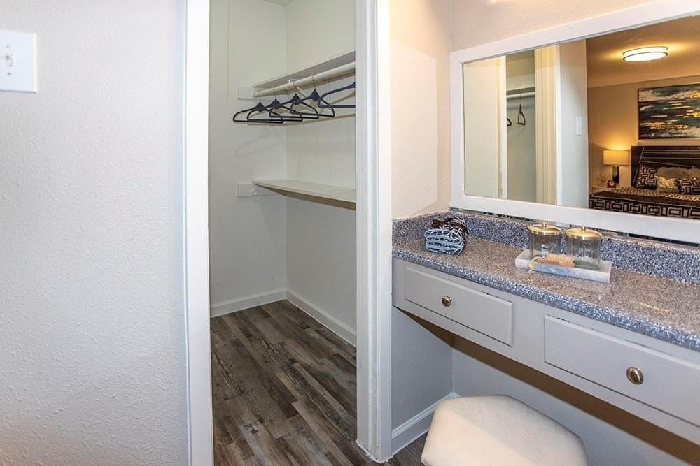 14208 Heritage Cir - Photo 4 of 9