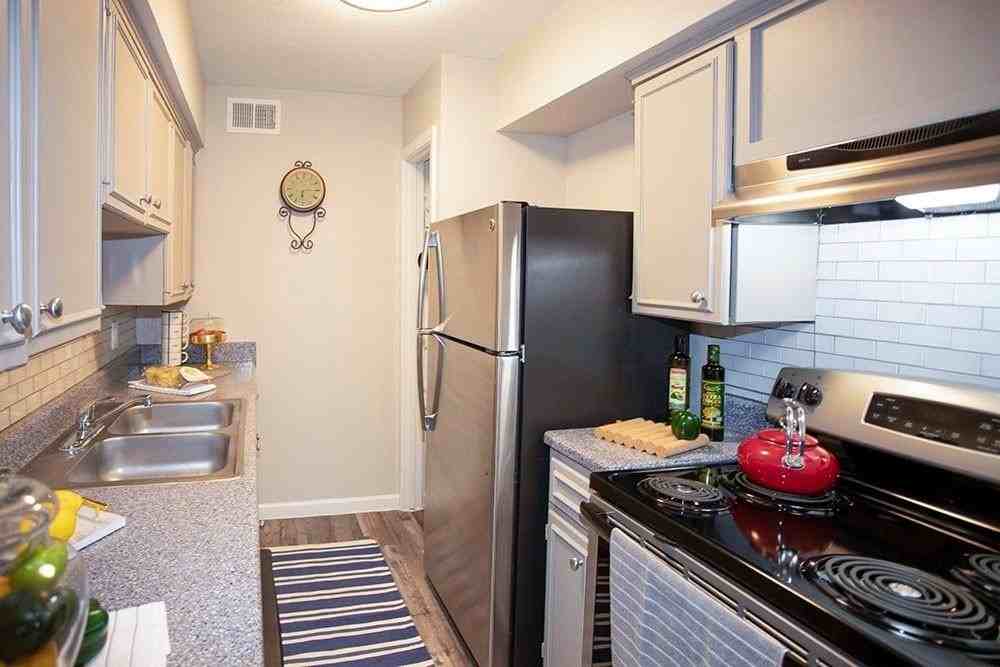 14208 Heritage Cir - Photo 5 of 9