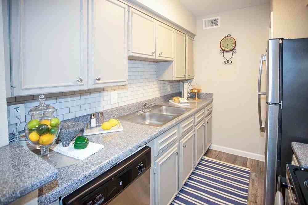 14208 Heritage Cir - Photo 6 of 9