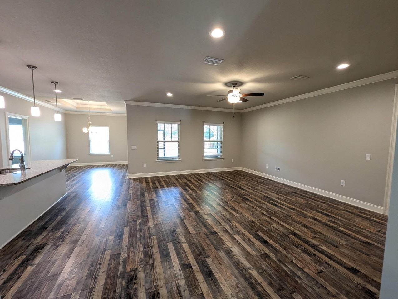 8934 E River Dr - Photo 7 of 34