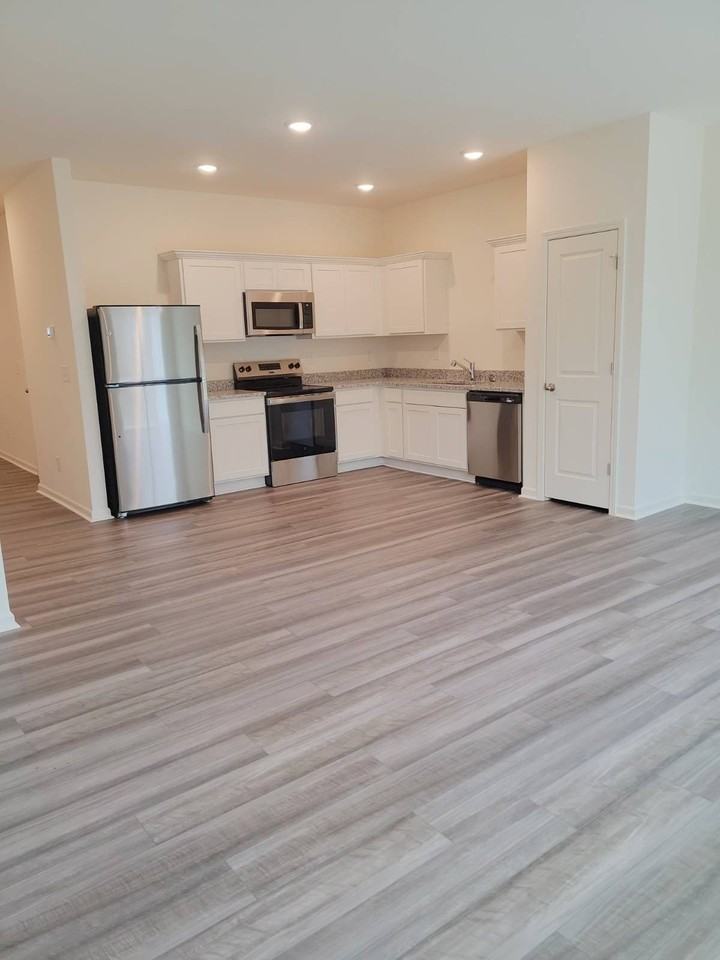 1122 Tofino Dr - Photo 3 of 14