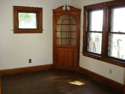 541 Griffith Ave Sw - Photo 3 of 9