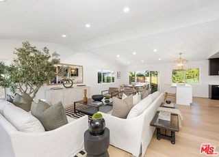 3852 Sherview Dr - Photo 3 of 6