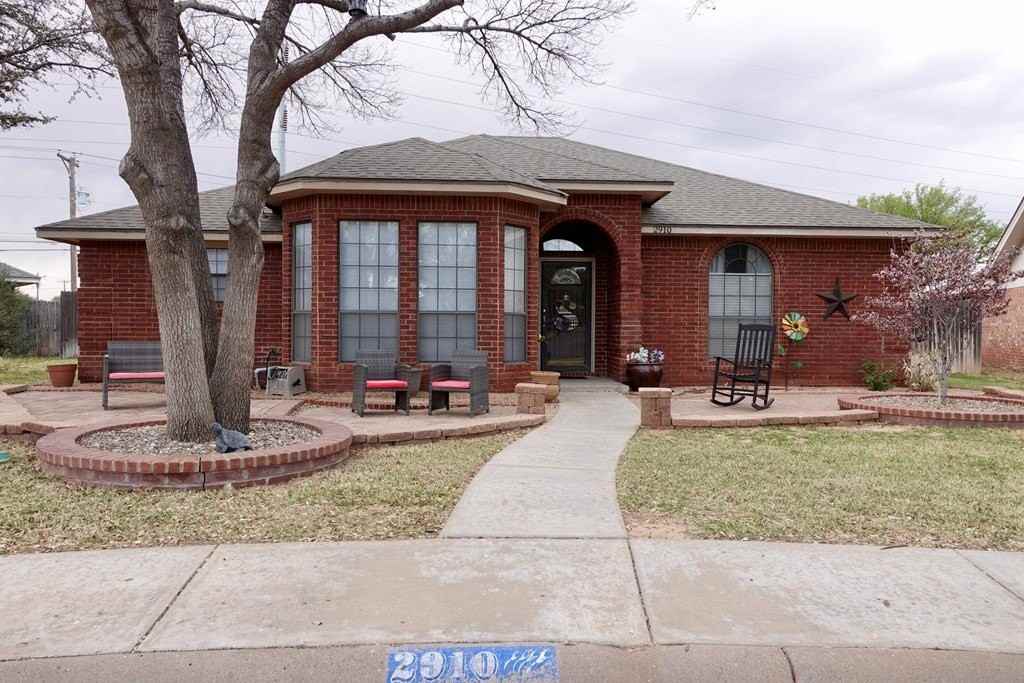 2910 Sandhill Cir - Photo 2 of 43