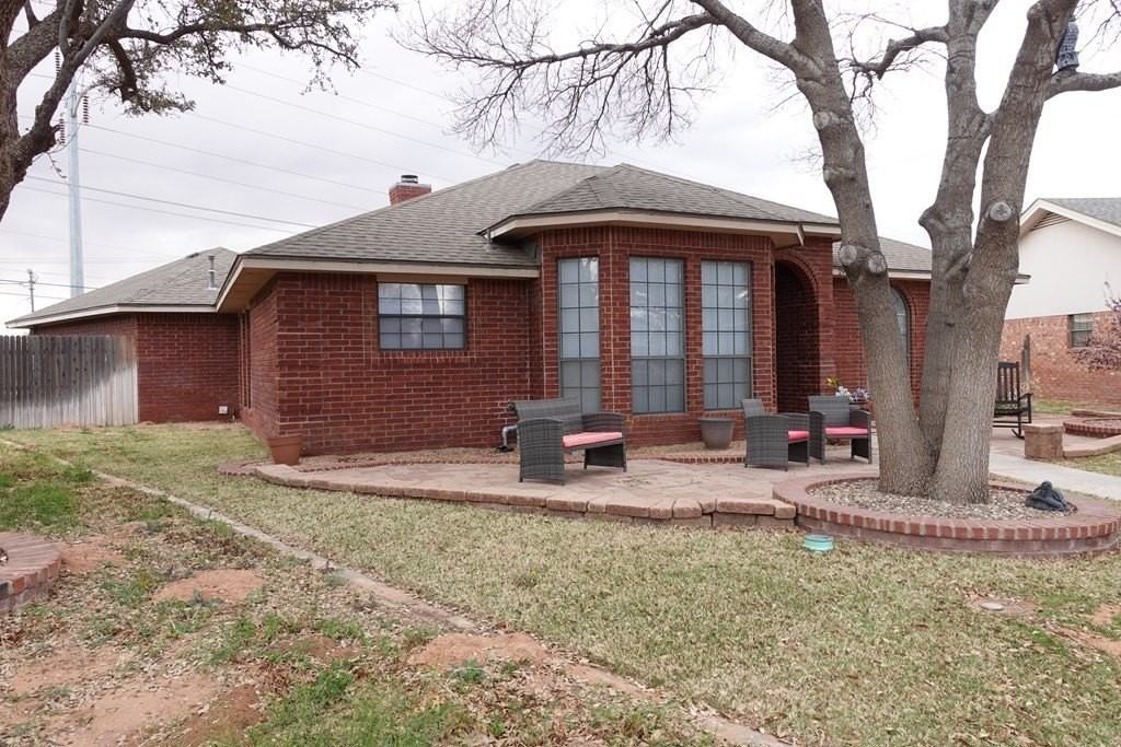 2910 Sandhill Cir - Photo 4 of 43