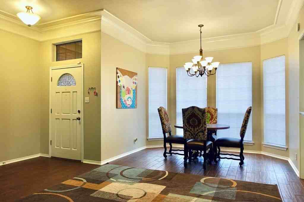 2910 Sandhill Cir - Photo 6 of 43