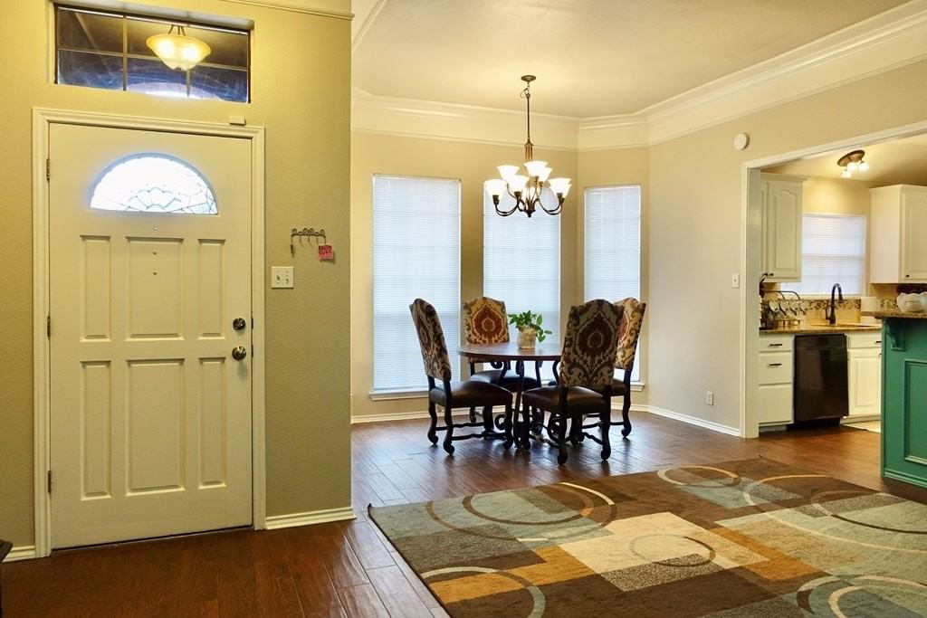 2910 Sandhill Cir - Photo 7 of 43