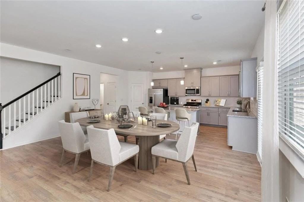 2066 Derrick Dr - Photo 3 of 8